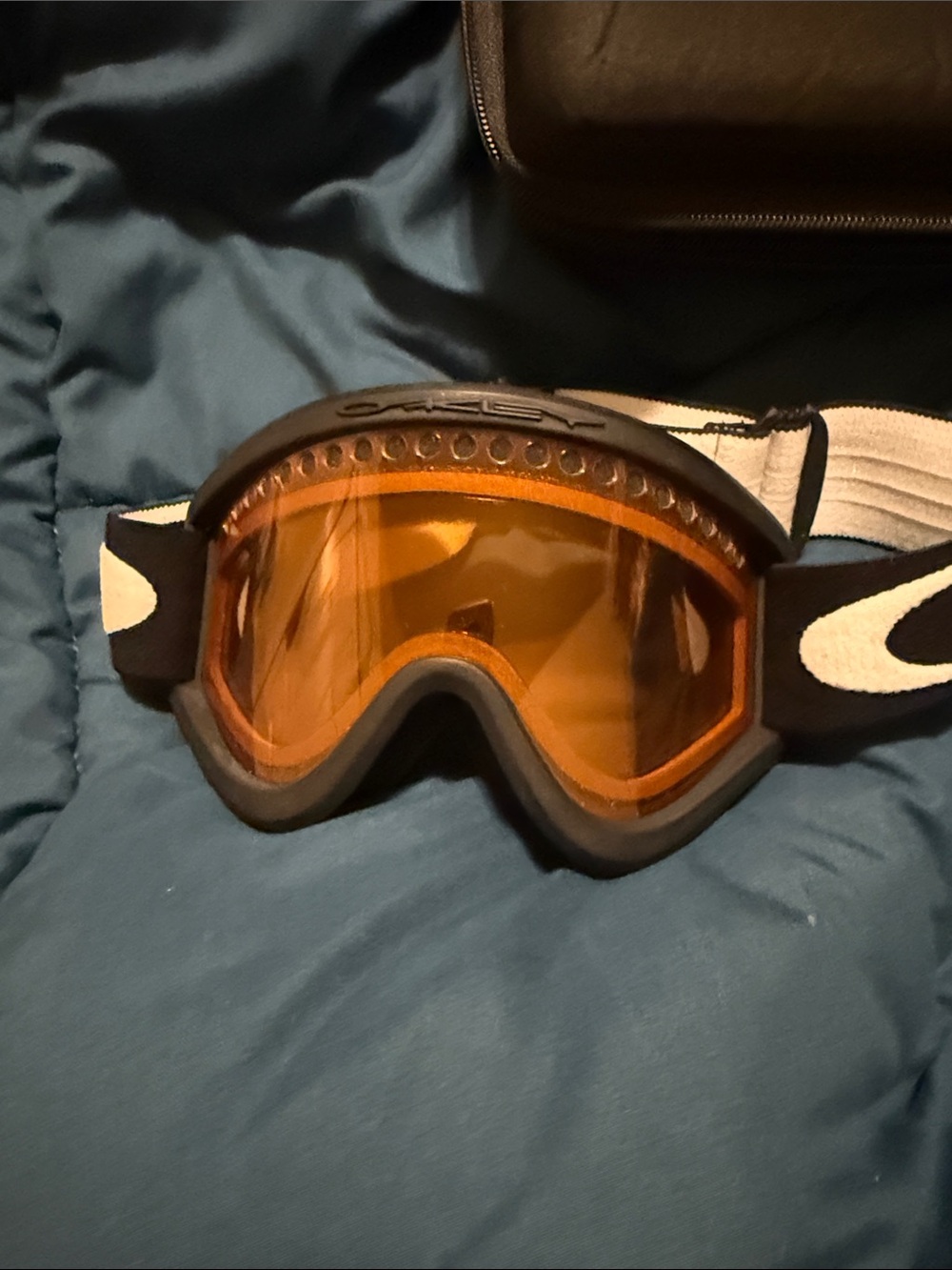 Oakley Kids Ski Goggles with Orange Lens and Black Strap